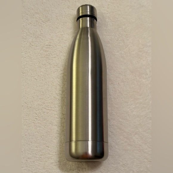 Stash spot located in a stainless steels steel water bottle. - Picture 4 of 5